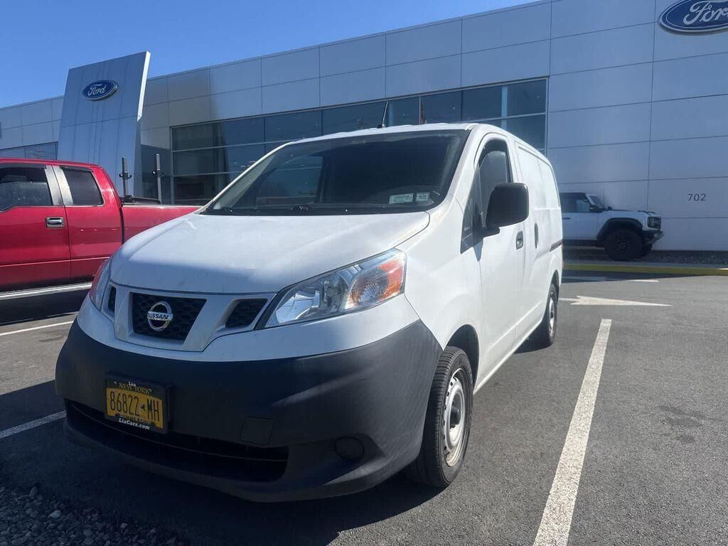 2017 NISSAN NV200