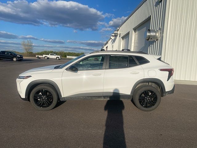 2025 CHEVROLET Trax