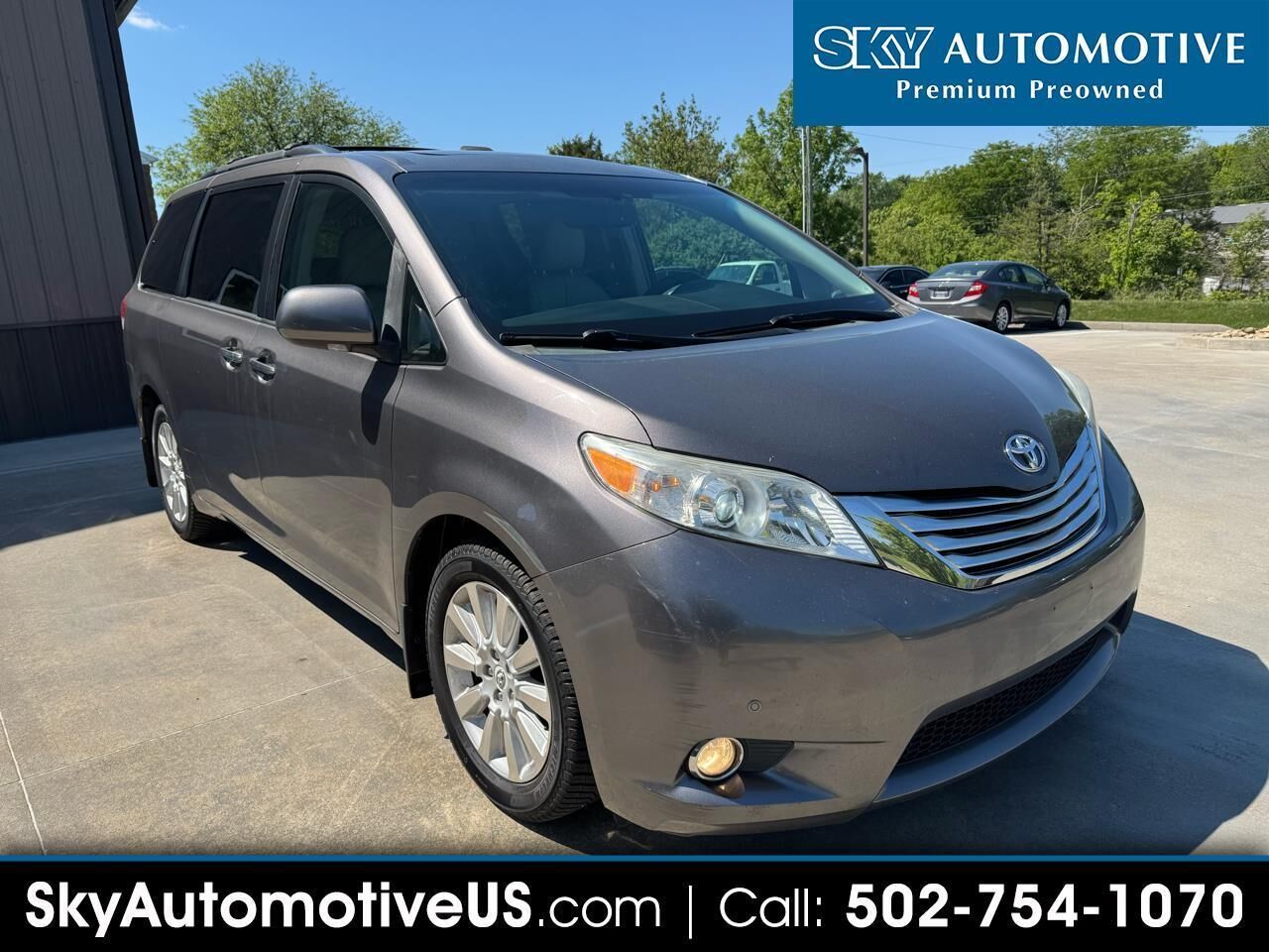 2011 TOYOTA Sienna