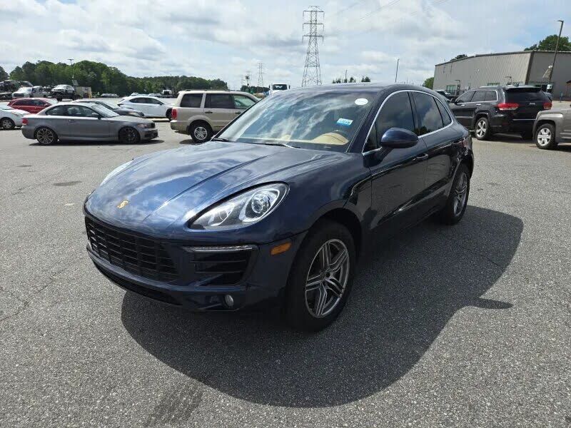 2016 PORSCHE Macan