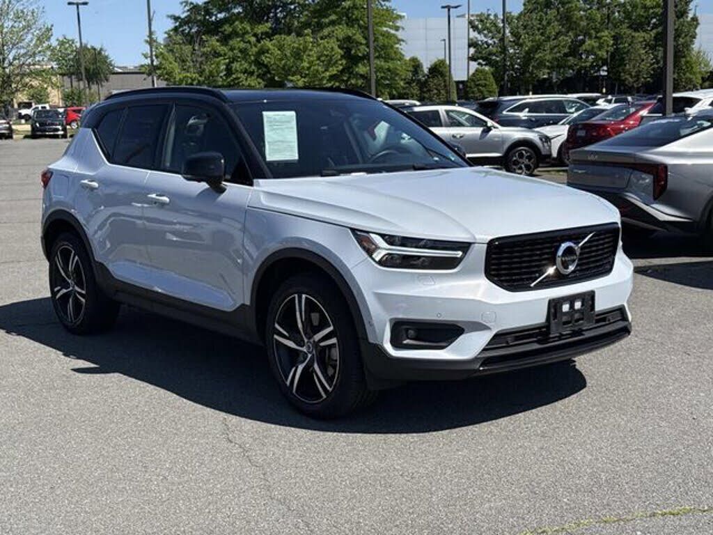 2020 VOLVO XC40