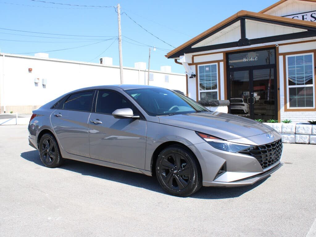 2022 HYUNDAI Elantra