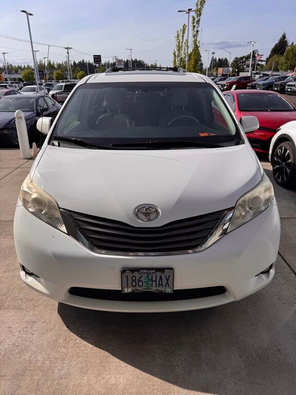 2014 TOYOTA Sienna