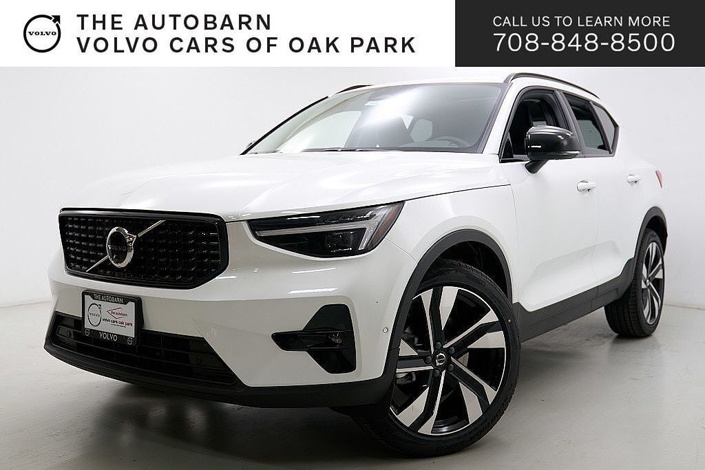 2026 VOLVO XC40