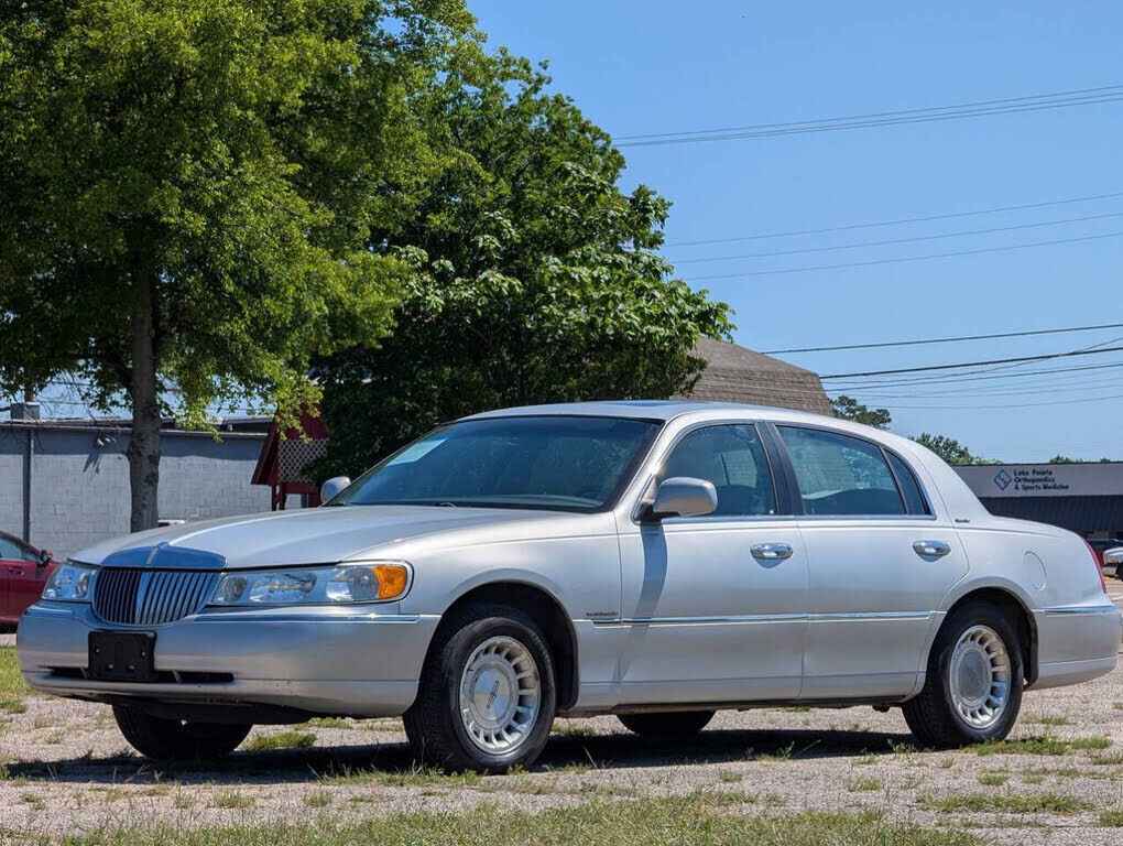 1998 LINCOLN Town Car