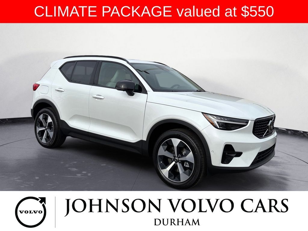 2026 VOLVO XC40