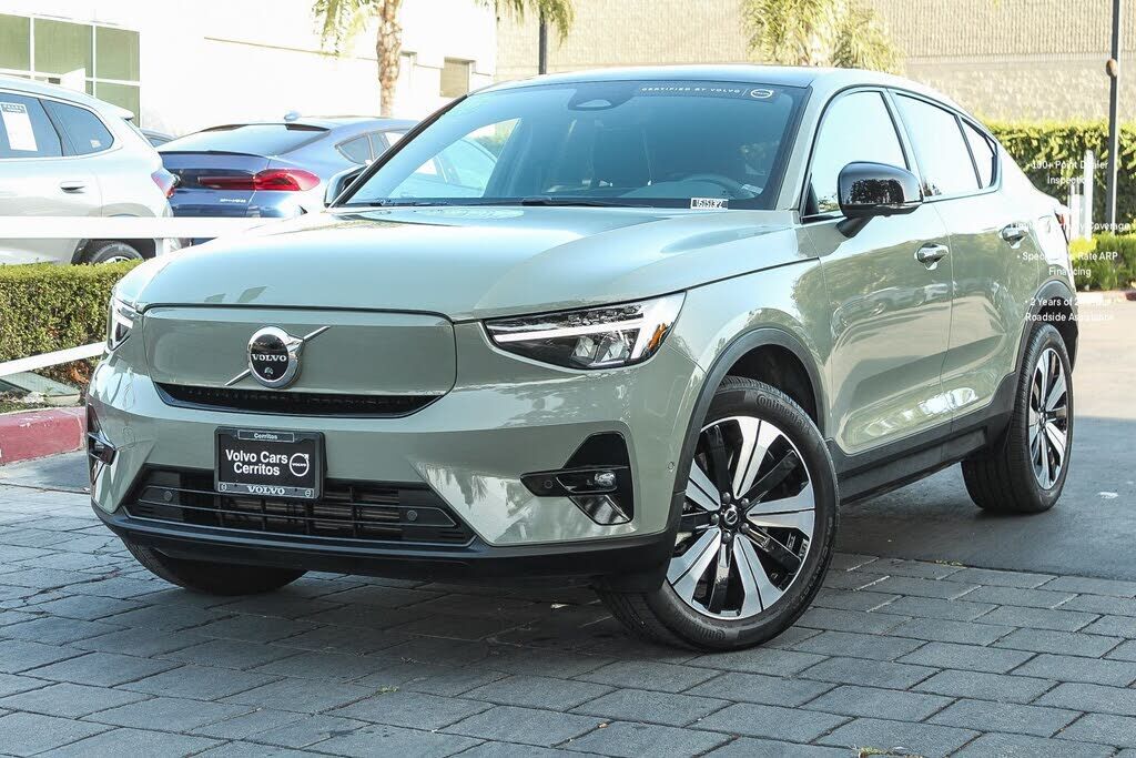 2023 VOLVO C40