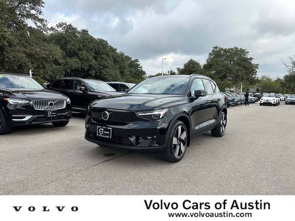 2026 VOLVO EX40