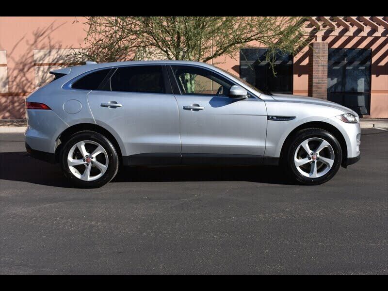 2019 JAGUAR F-Pace