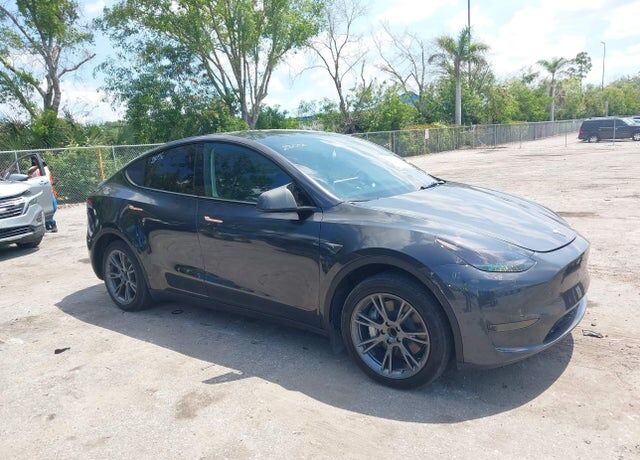 2025 TESLA Model Y