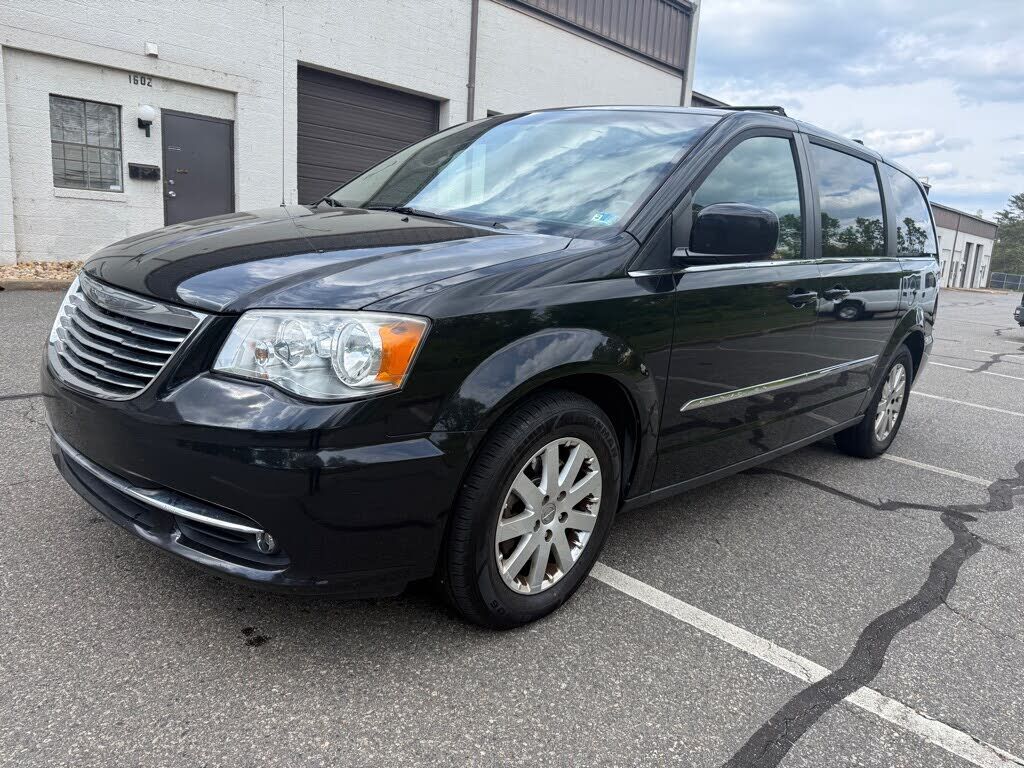 2015 CHRYSLER Town and Country