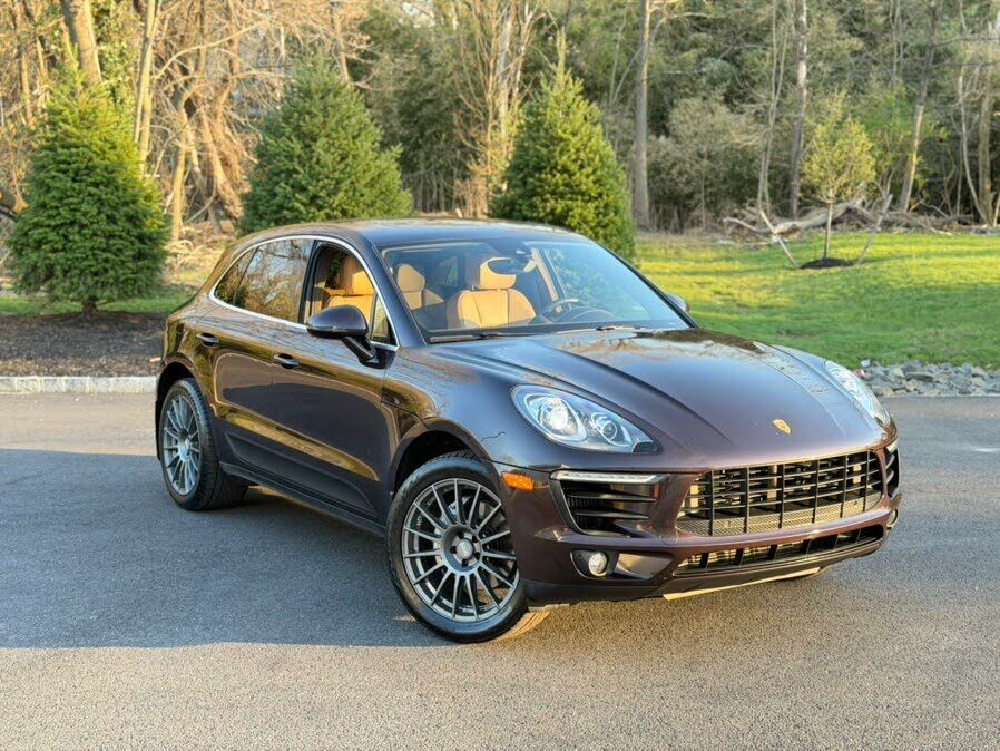 2017 PORSCHE Macan