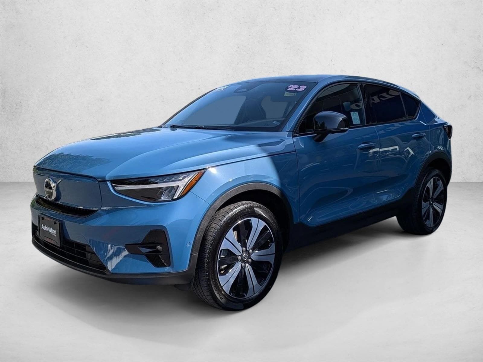2023 VOLVO C40
