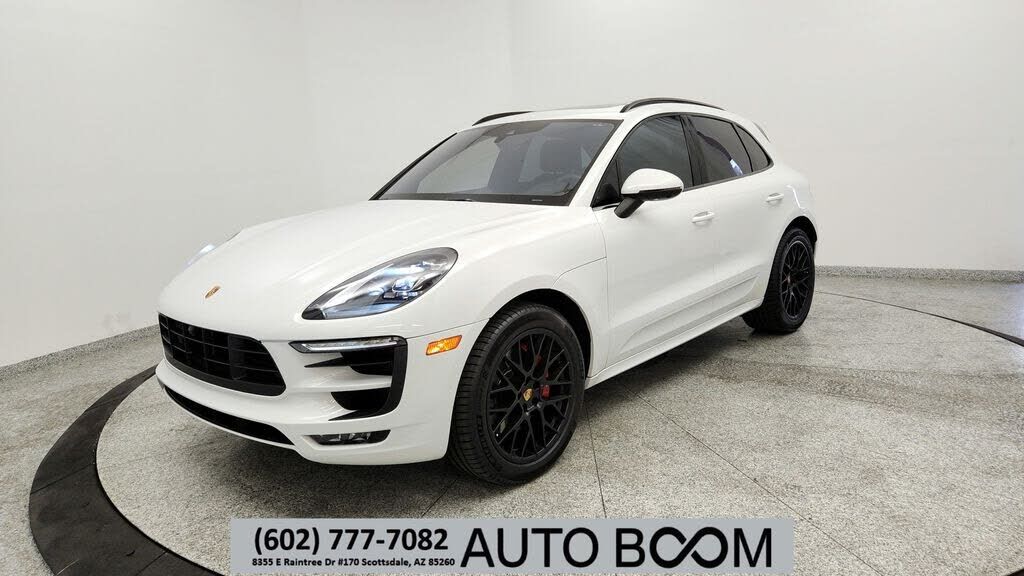 2017 PORSCHE Macan