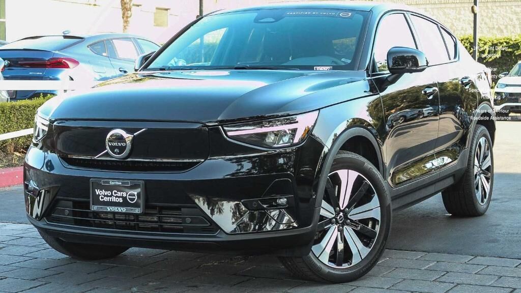 2023 VOLVO C40