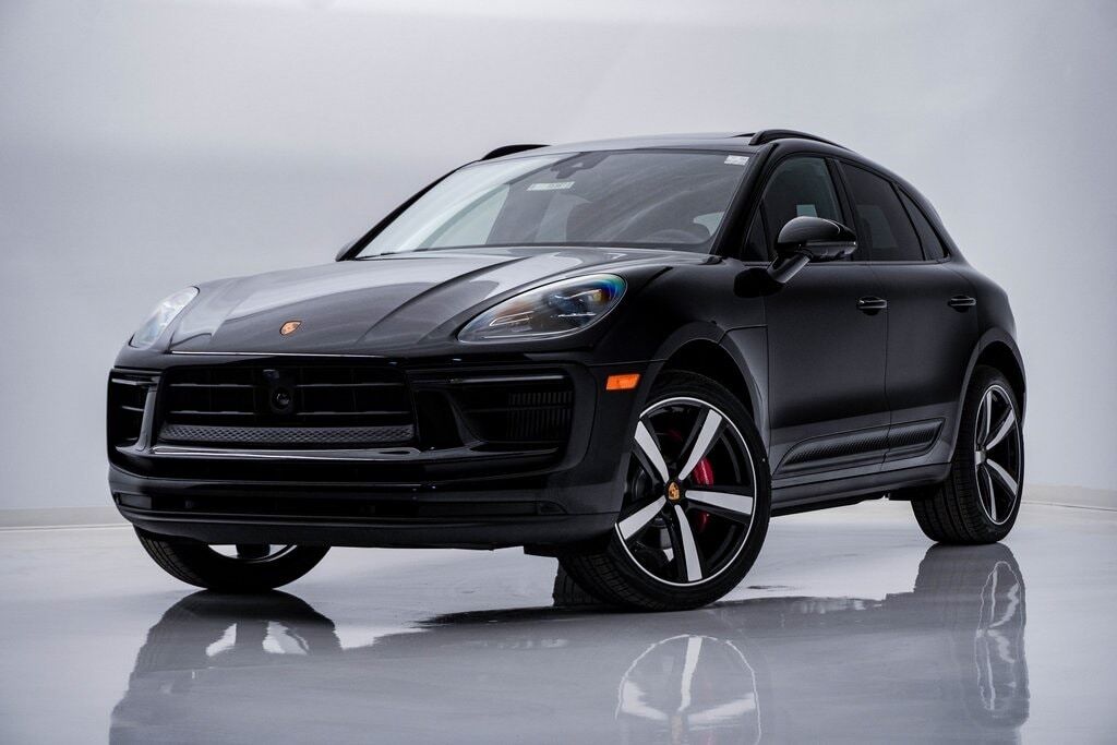 2026 PORSCHE Macan