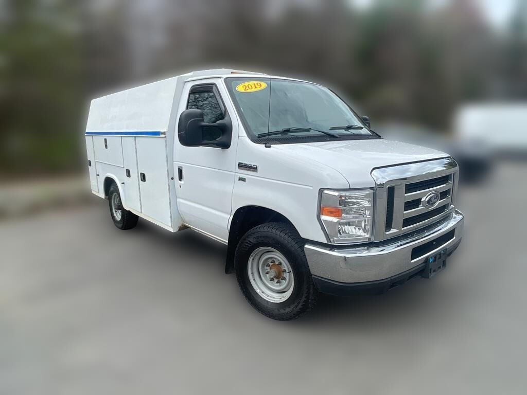 2019 FORD E-350