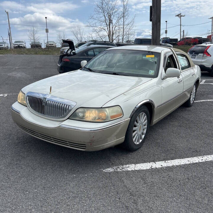 2005 LINCOLN Town Car