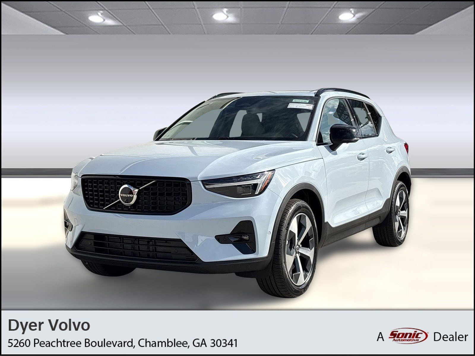 2026 VOLVO XC40