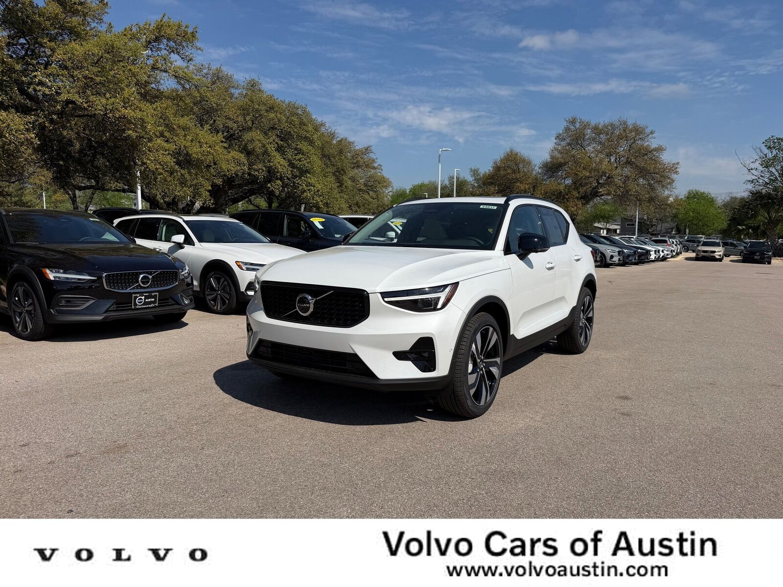 2026 VOLVO XC40