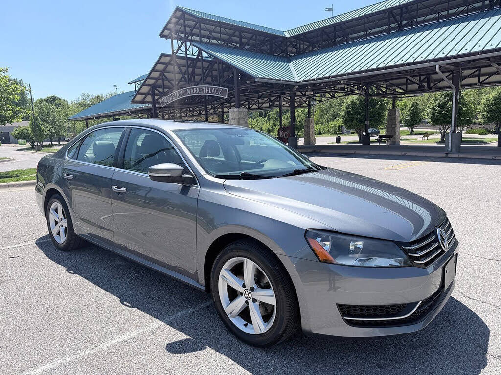 2013 VOLKSWAGEN Passat