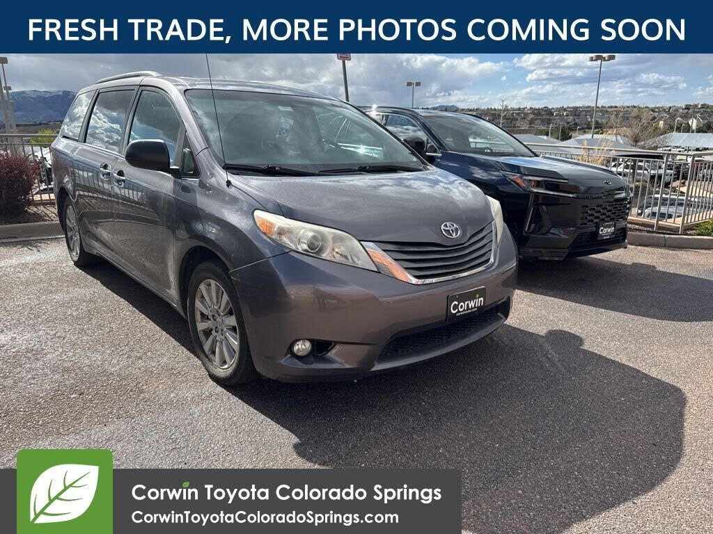 2011 TOYOTA Sienna