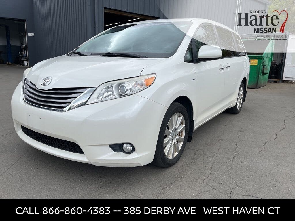 2017 TOYOTA Sienna