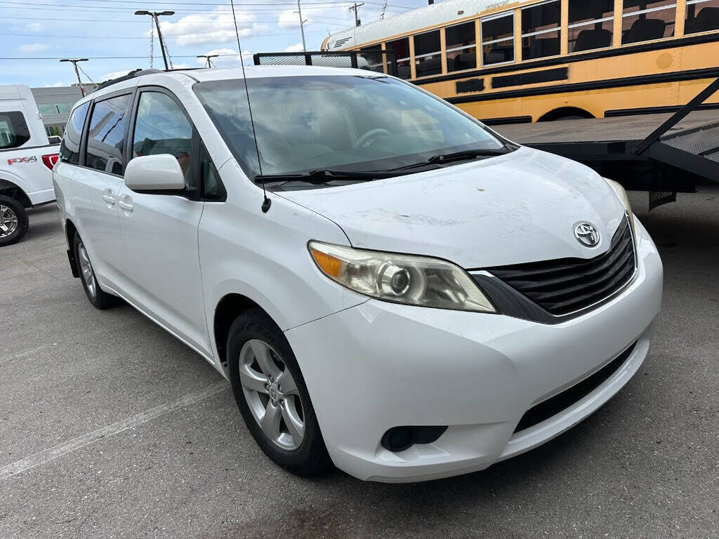 2012 TOYOTA Sienna
