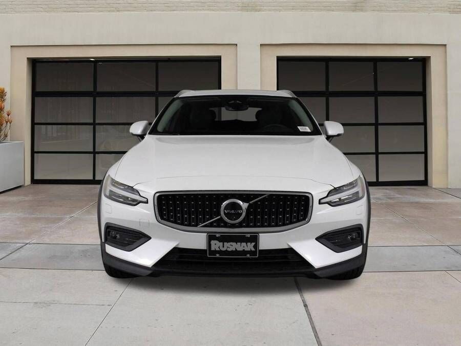 2026 VOLVO V60CC