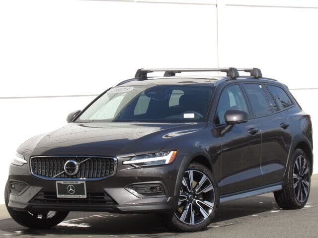 2025 VOLVO V60CC