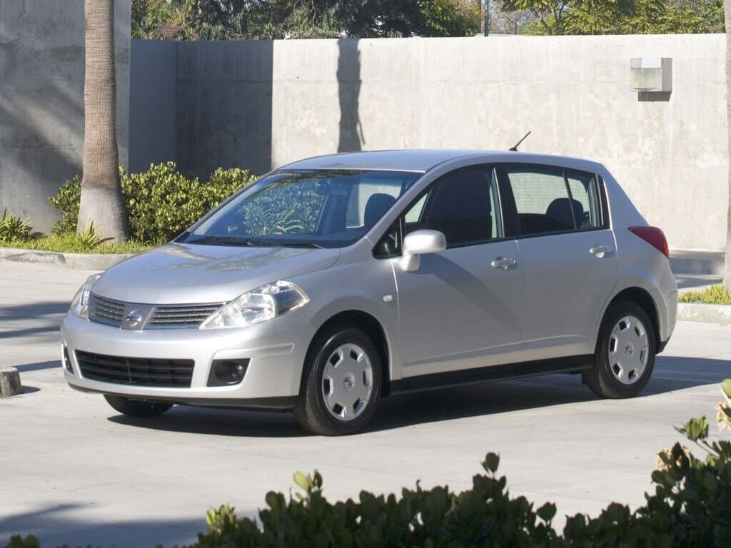 2011 NISSAN Versa