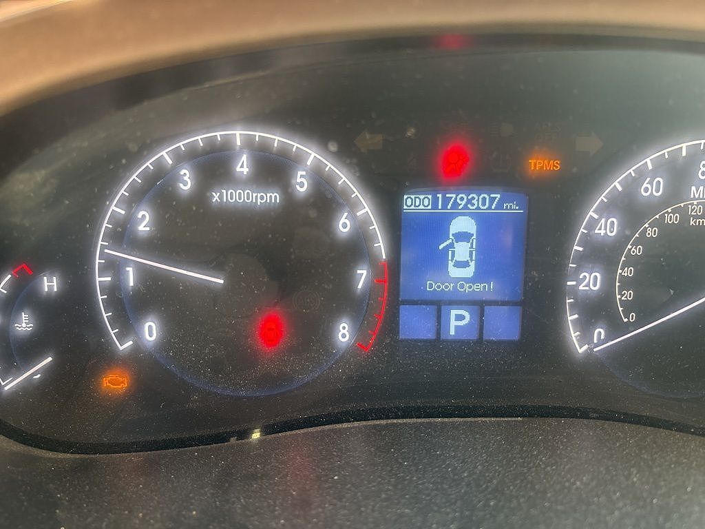 2011 HYUNDAI Genesis