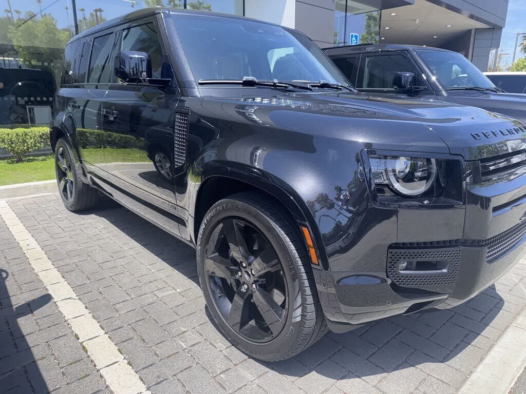 2023 LAND ROVER Defender