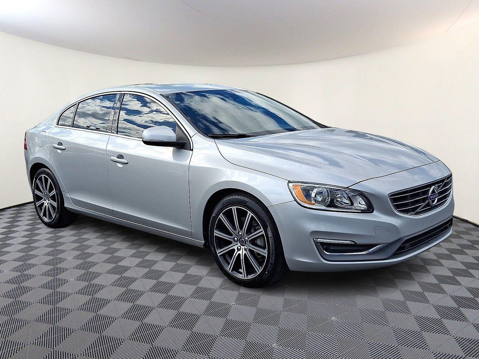 2017 VOLVO S60