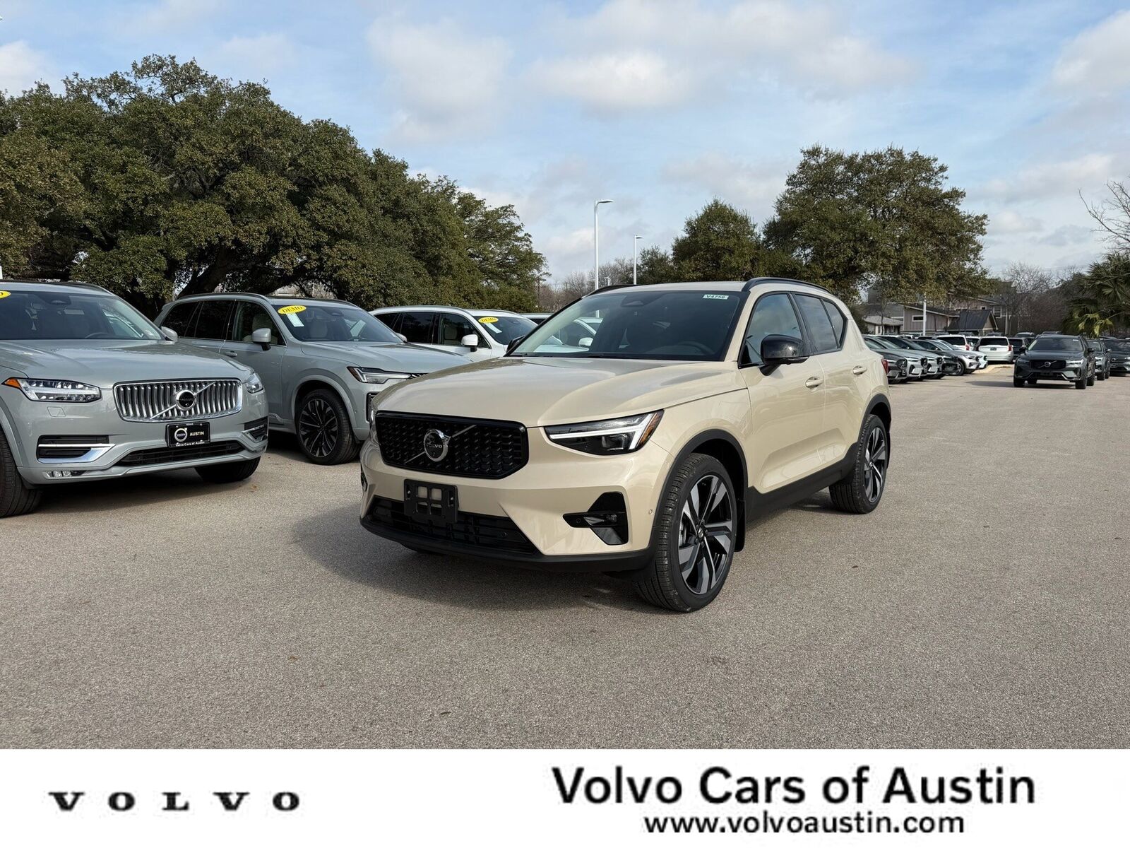 2026 VOLVO XC40
