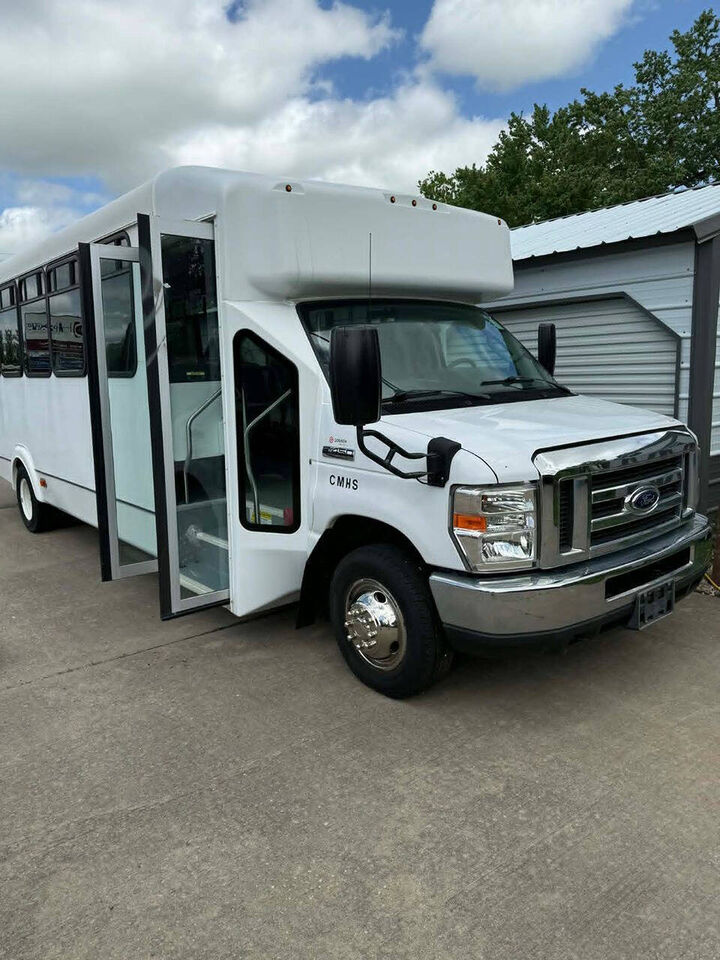 2017 FORD E-450