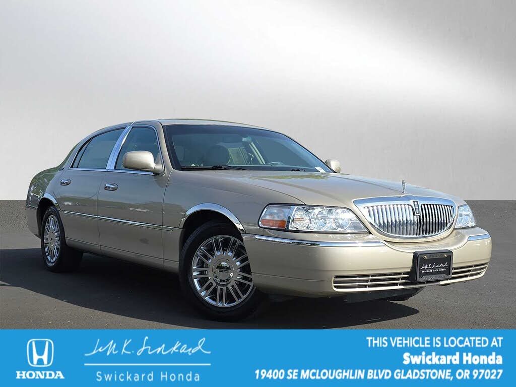 2010 LINCOLN Town Car