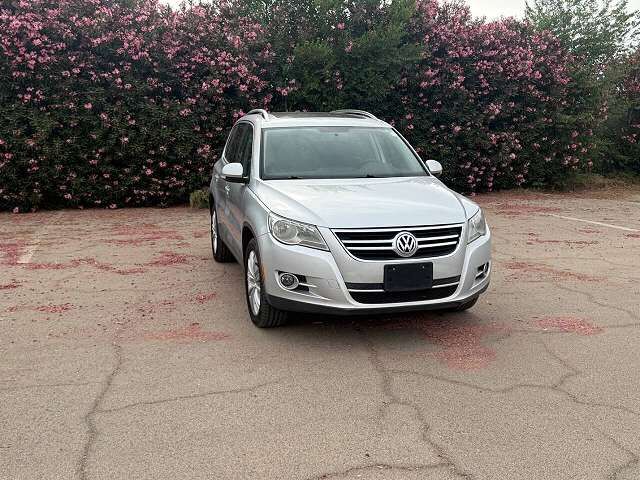 2011 VOLKSWAGEN Tiguan
