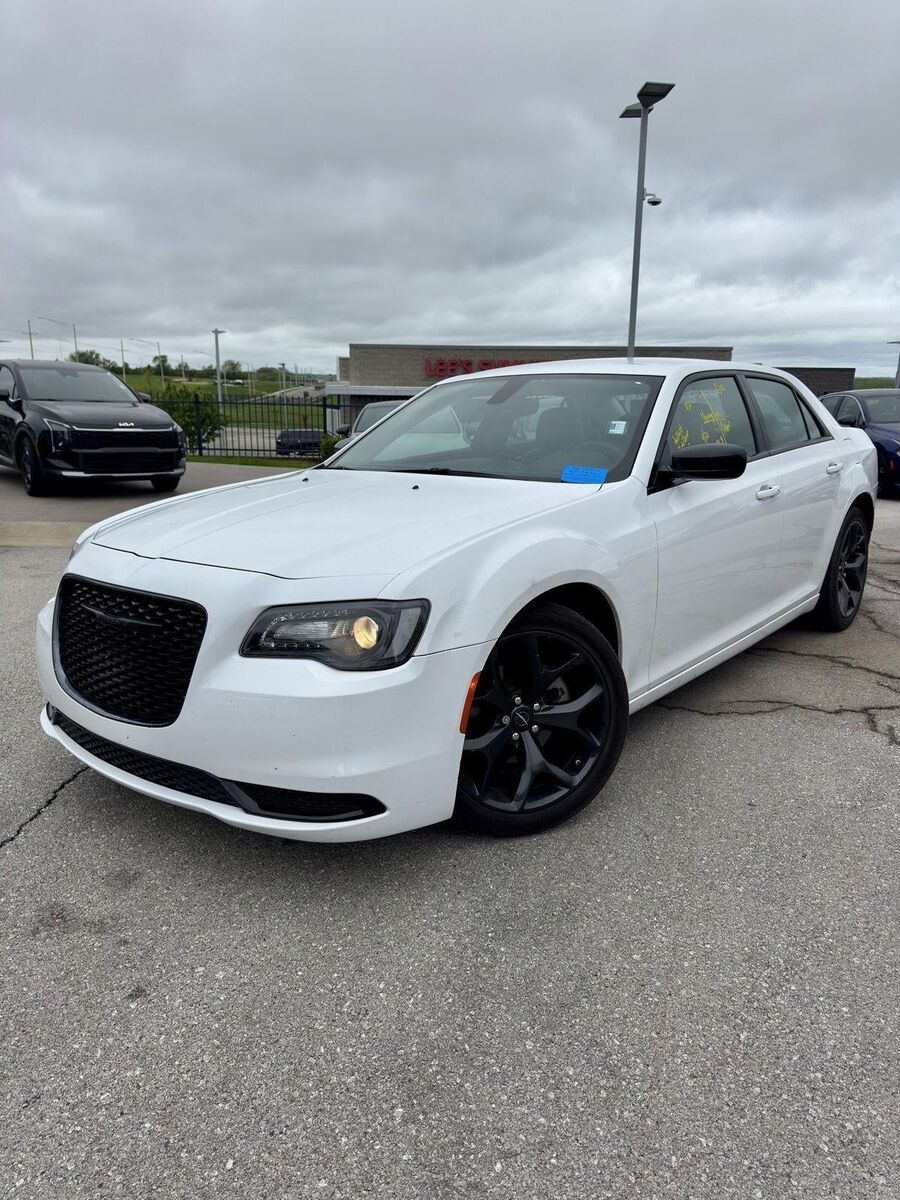 2023 CHRYSLER 300