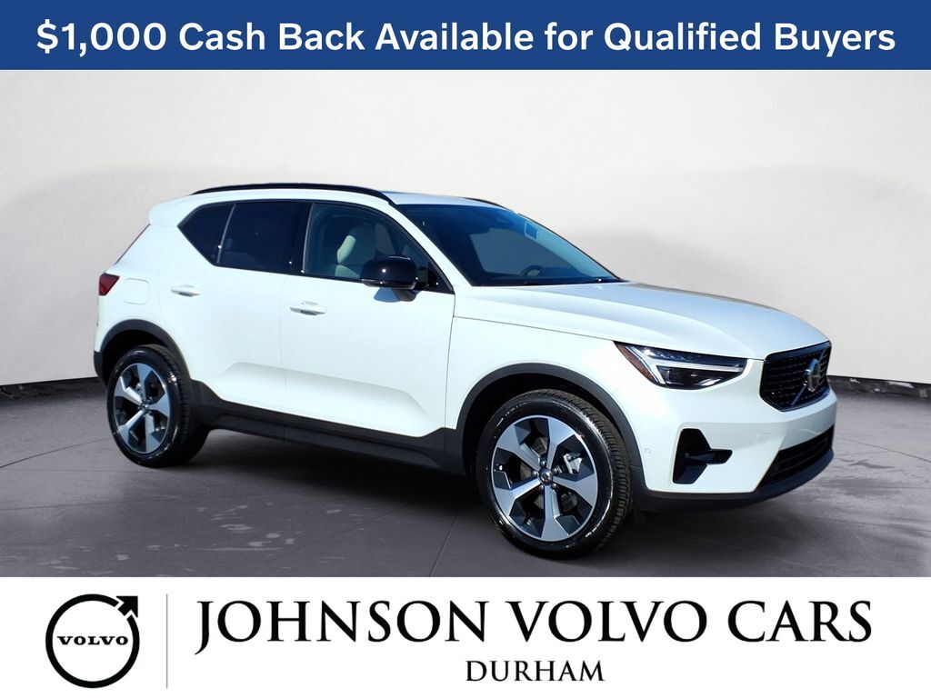 2026 VOLVO XC40