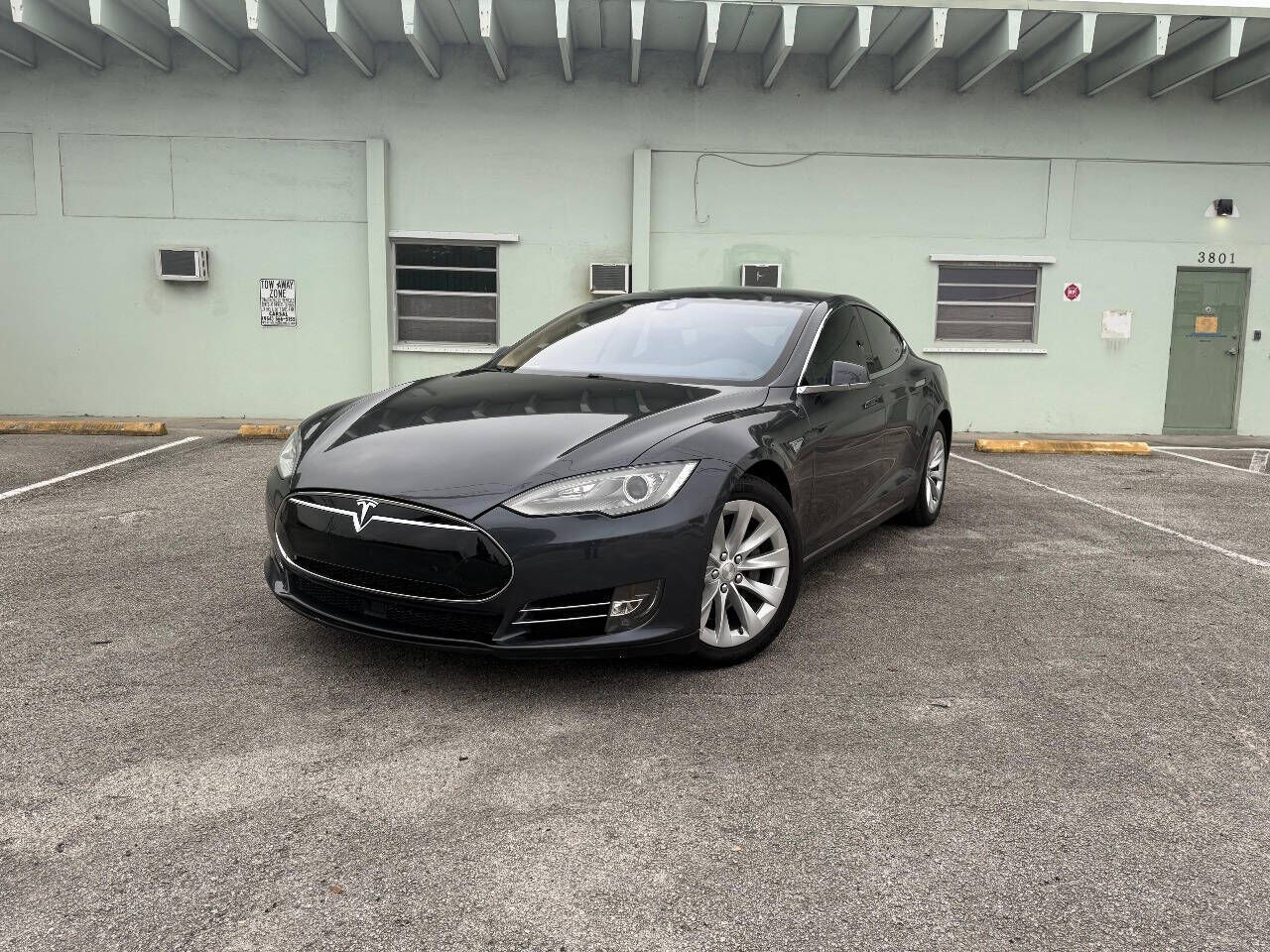 2015 TESLA Model S