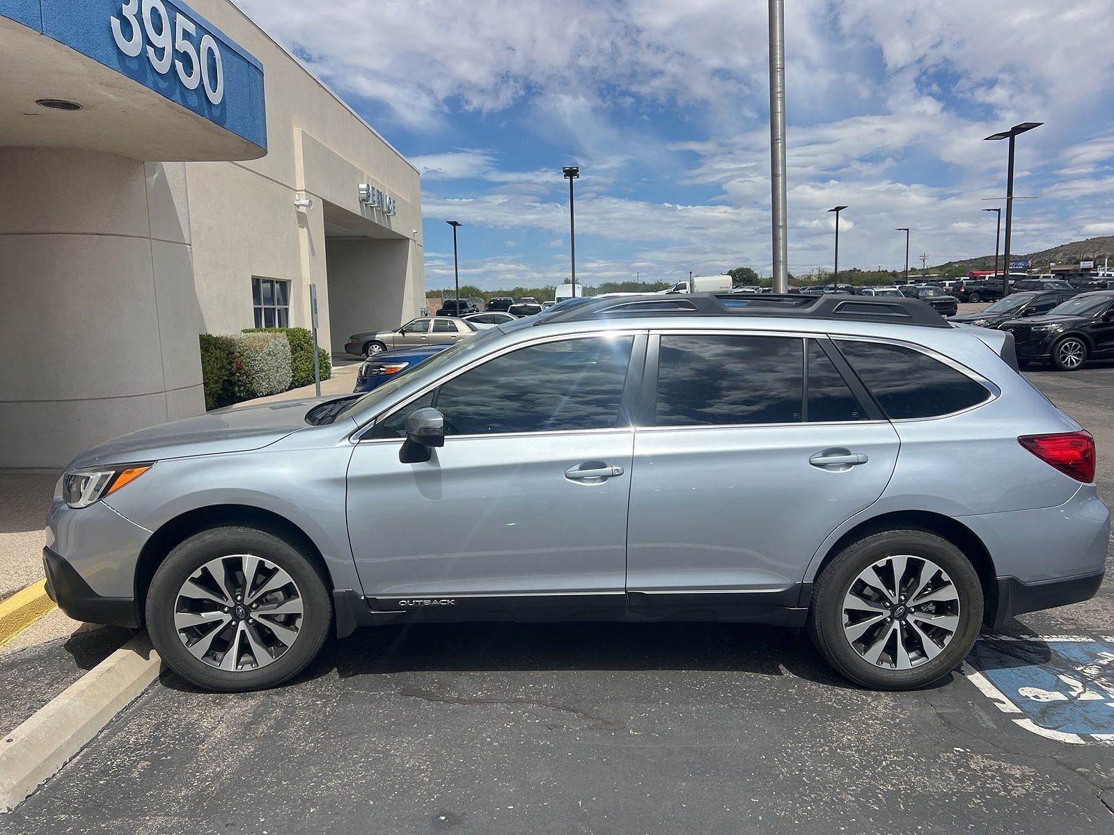 2017 SUBARU Outback