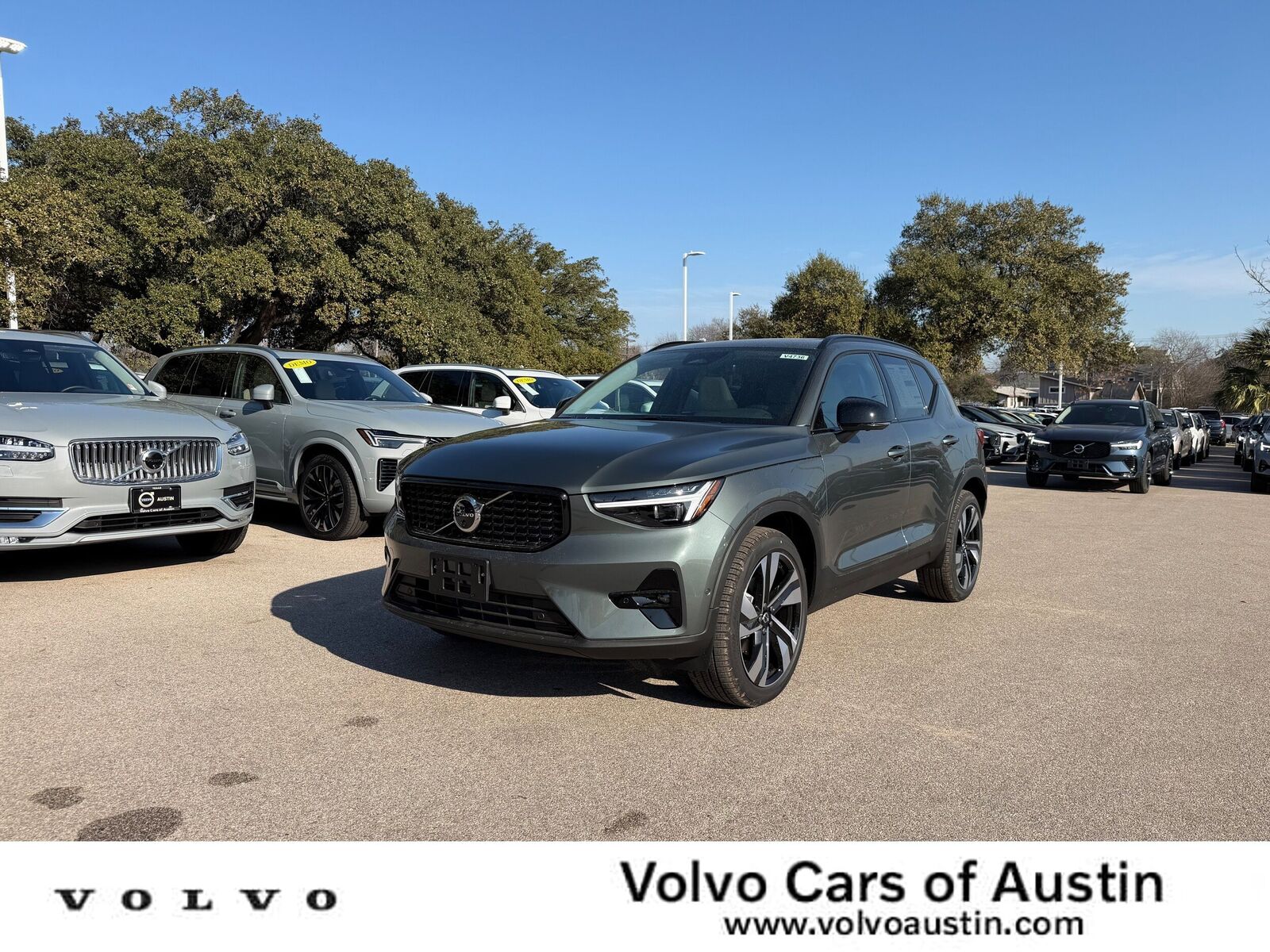 2026 VOLVO XC40