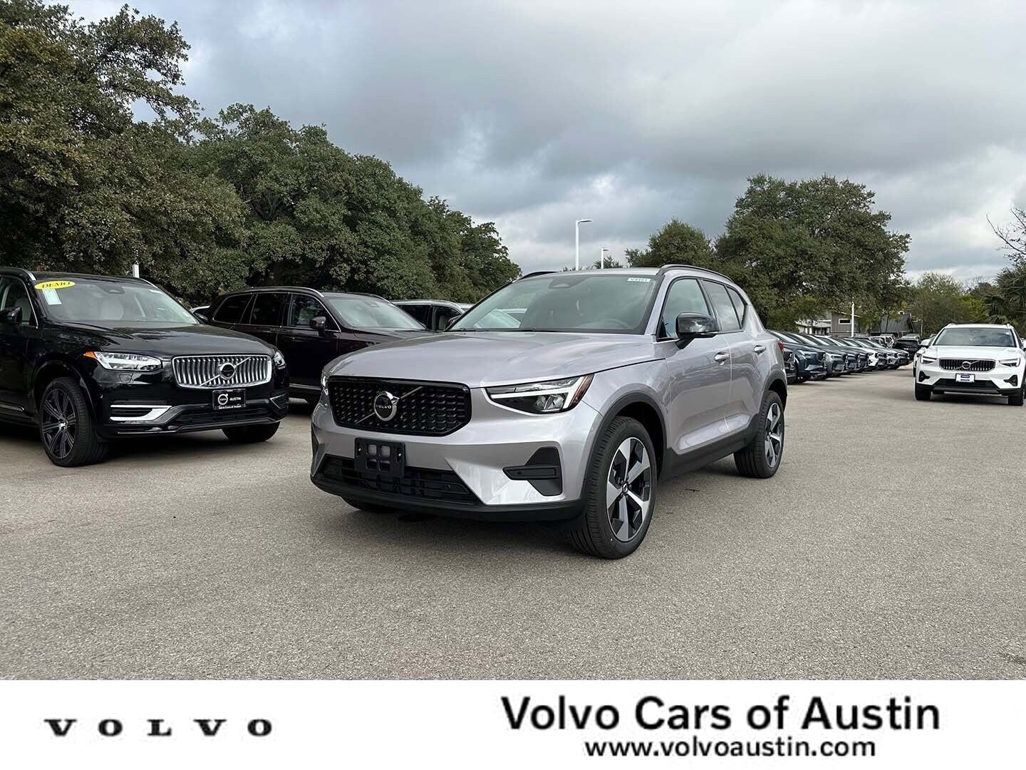 2026 VOLVO XC40