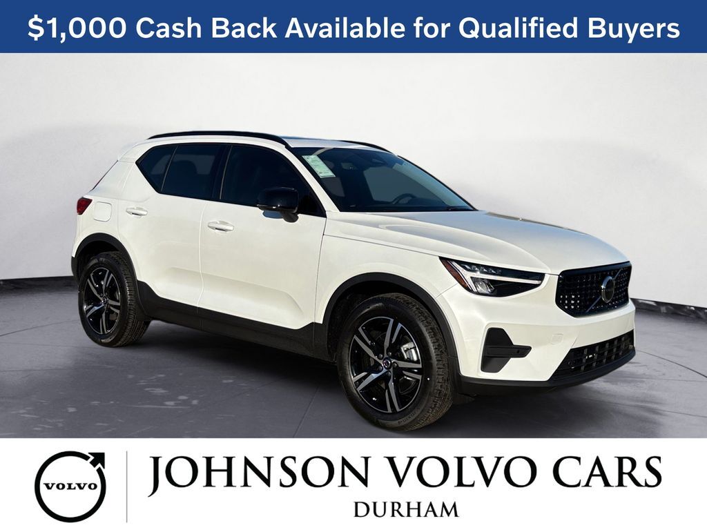2026 VOLVO XC40