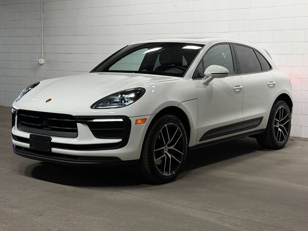 2023 PORSCHE Macan
