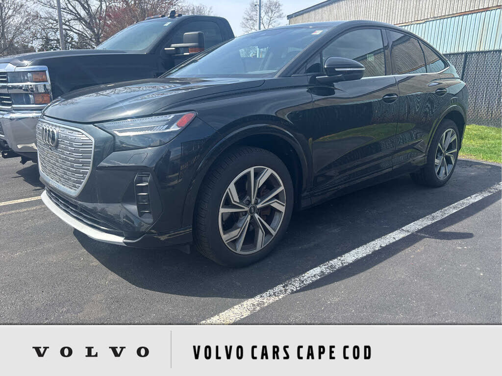 2022 AUDI Q4