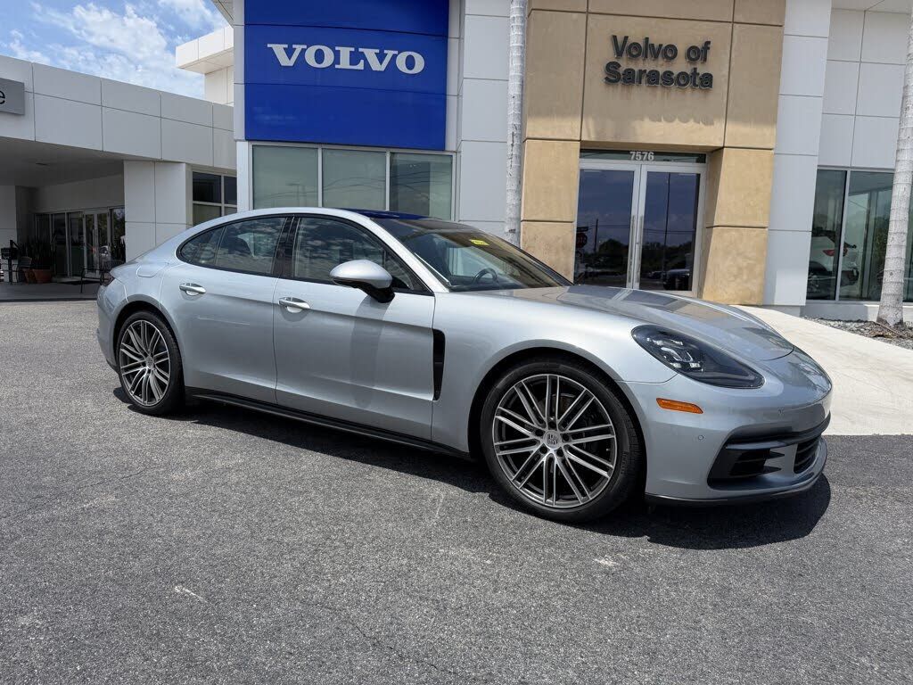 2018 PORSCHE Panamera