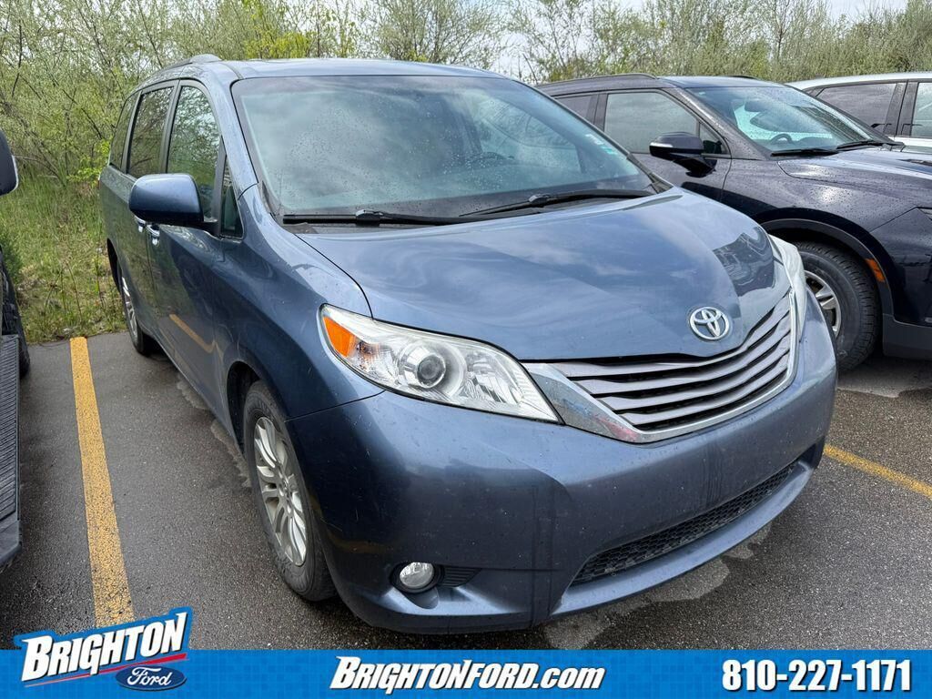 2017 TOYOTA Sienna