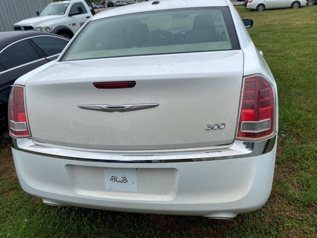 2011 CHRYSLER 300